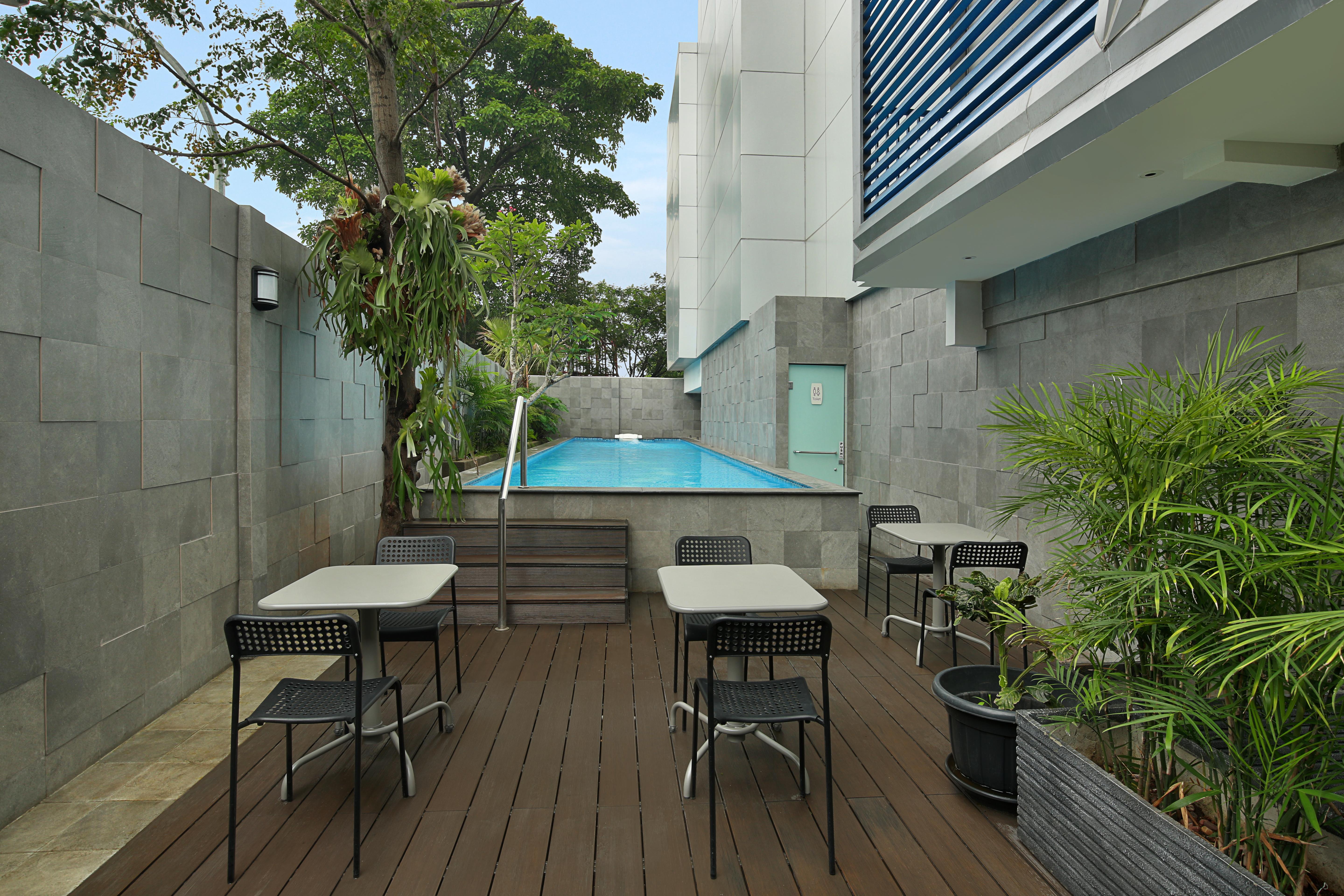 Swiss-Belinn Simatupang Джакарта Экстерьер фото